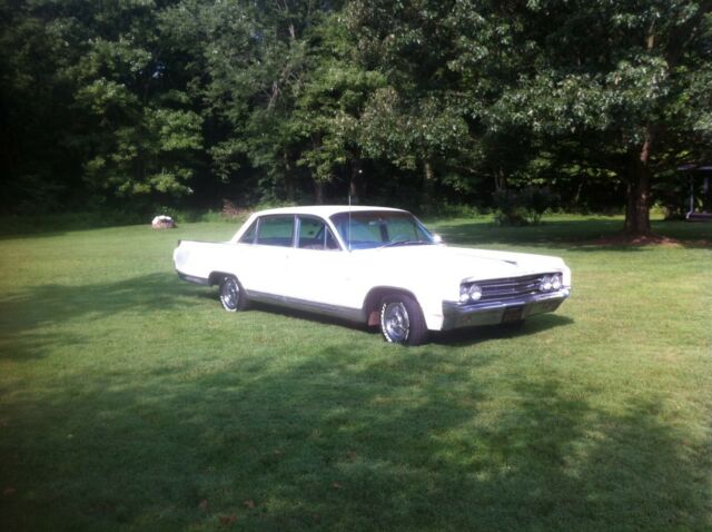 1963 off white / cream Oldsmobile Ninety-Eight Sedan