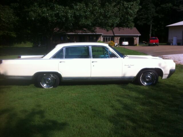 1963 off white / cream Oldsmobile Ninety-Eight Sedan