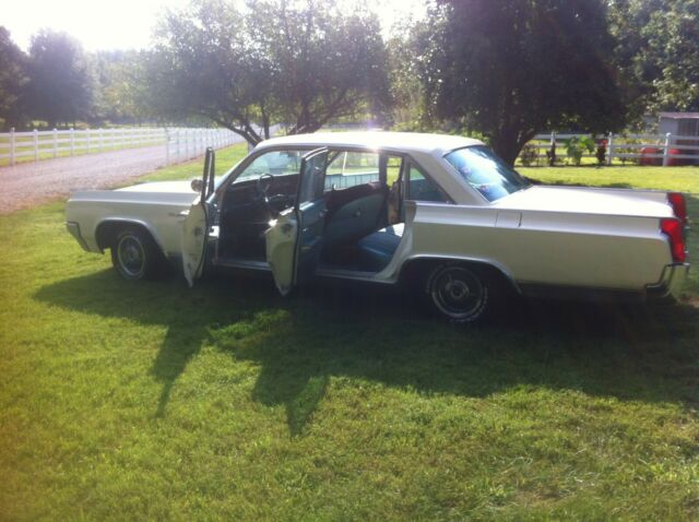 1963 off white / cream Oldsmobile Ninety-Eight Sedan