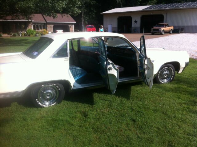 1963 off white / cream Oldsmobile Ninety-Eight Sedan