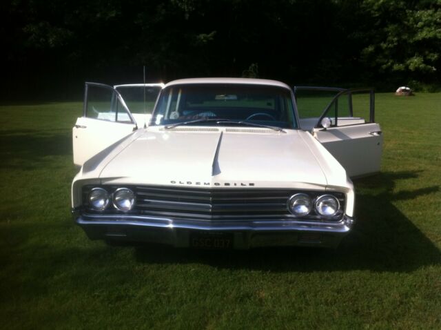 1963 off white / cream Oldsmobile Ninety-Eight Sedan
