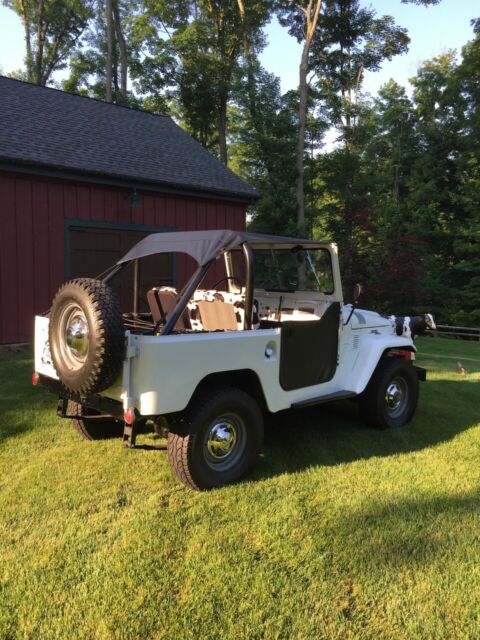 1963 White Toyota Land Cruiser JEEP