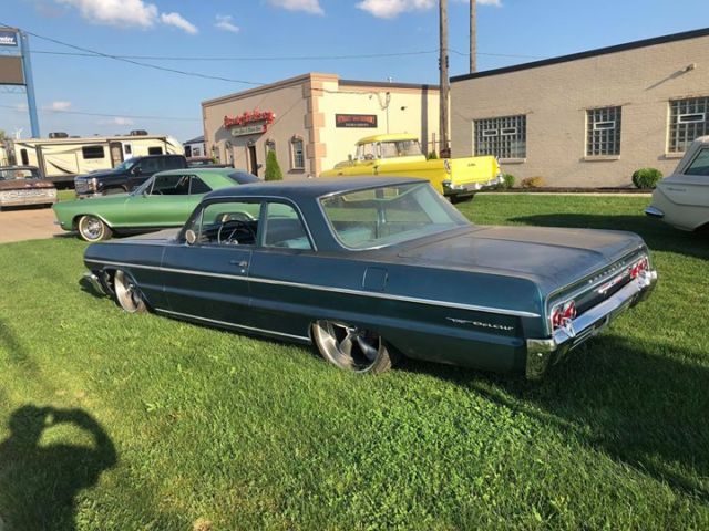 1964 turquoise Chevrolet Bel Air/150/210