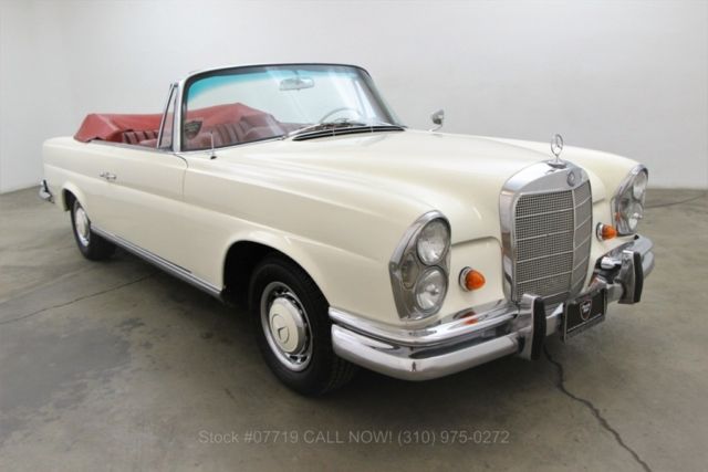 1964 White Mercedes-Benz 220SE
