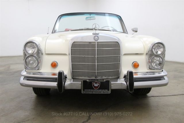 1964 White Mercedes-Benz 220SE