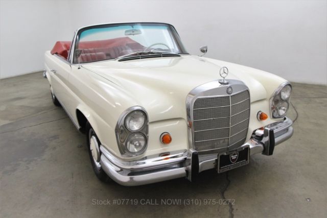 1964 White Mercedes-Benz 220SE