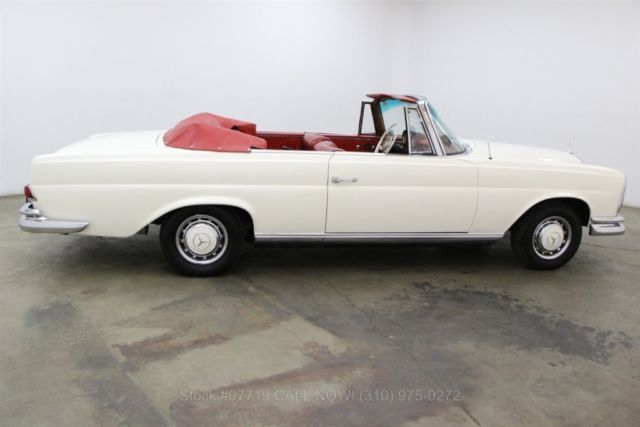 1964 White Mercedes-Benz 220SE