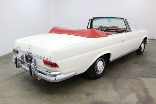 1964 White Mercedes-Benz 220SE