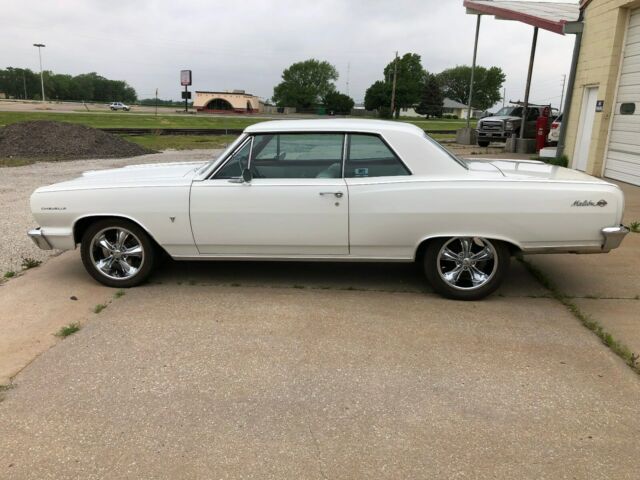 1964 White Chevrolet Chevelle Coupe