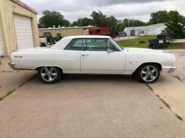1964 White Chevrolet Chevelle Coupe