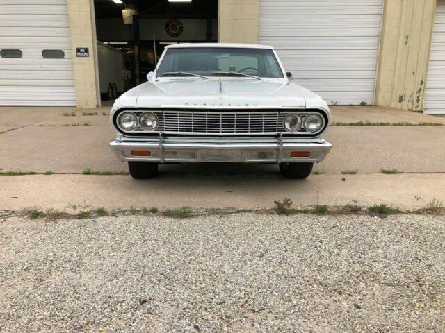 1964 White Chevrolet Chevelle Coupe