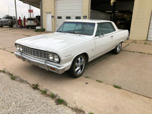 1964 White Chevrolet Chevelle Coupe