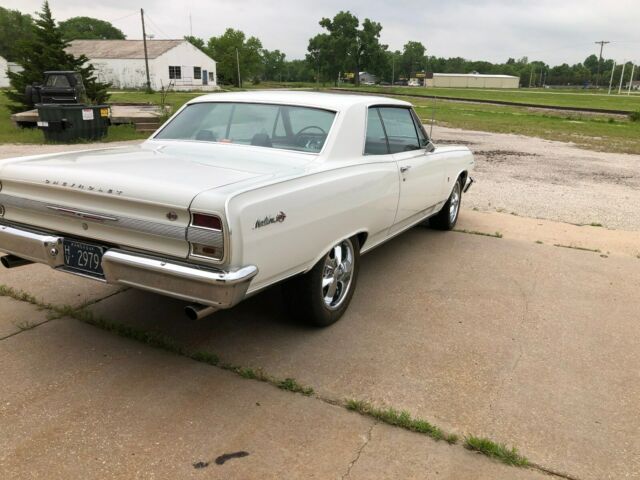 1964 White Chevrolet Chevelle Coupe