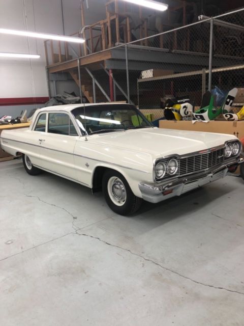 1964 White Chevrolet Impala Coupe
