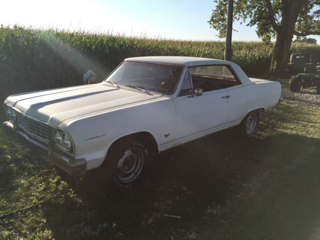 1964 White Chevrolet Chevelle Sedan