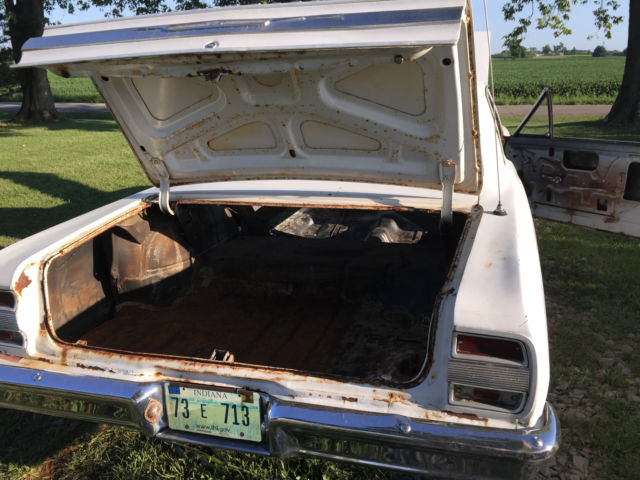 1964 White Chevrolet Chevelle Sedan