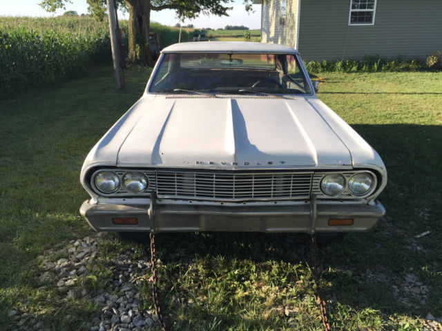 1964 White Chevrolet Chevelle Sedan