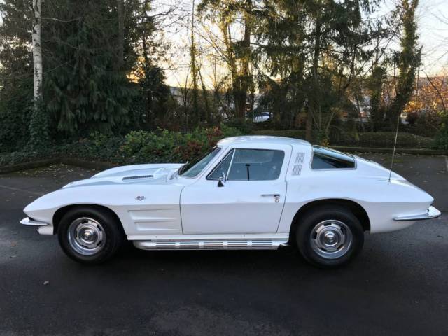 1964 White Chevrolet Corvette Coupe