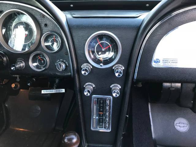 1964 White Chevrolet Corvette Coupe