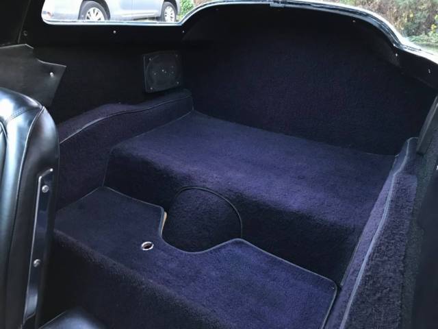 1964 White Chevrolet Corvette Coupe