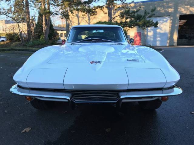1964 White Chevrolet Corvette Coupe