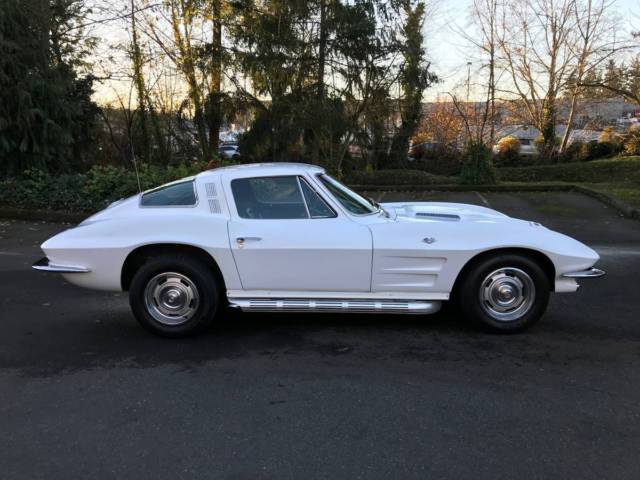 1964 White Chevrolet Corvette Coupe