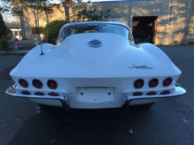 1964 White Chevrolet Corvette Coupe