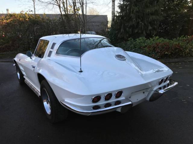 1964 White Chevrolet Corvette Coupe
