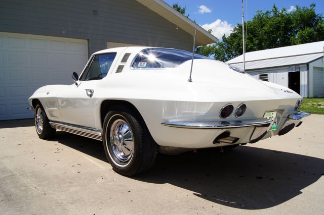 1964 White Chevrolet Corvette Coupe
