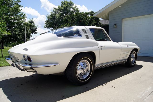 1964 White Chevrolet Corvette Coupe