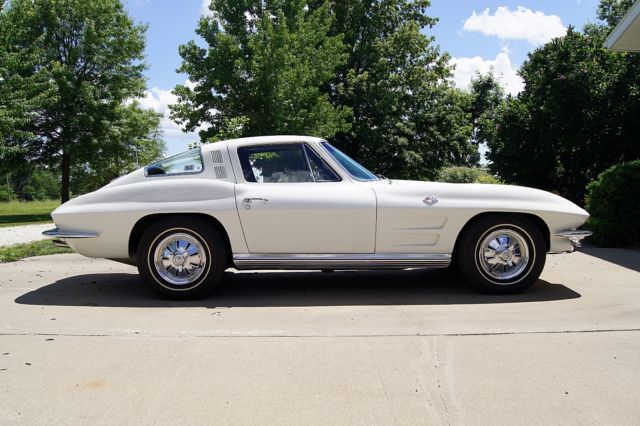 1964 White Chevrolet Corvette Coupe