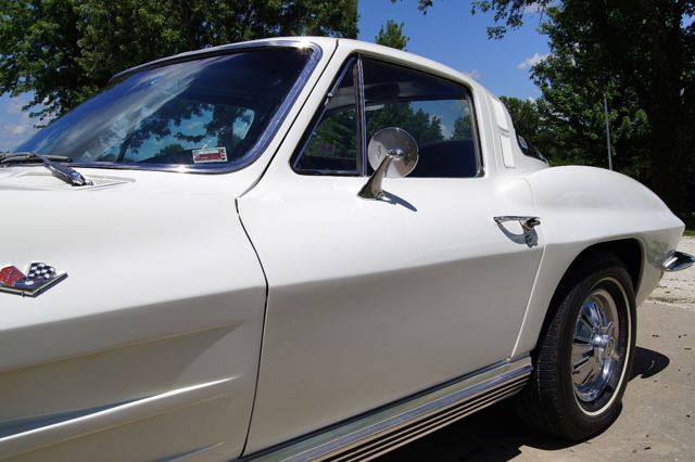 1964 White Chevrolet Corvette Coupe