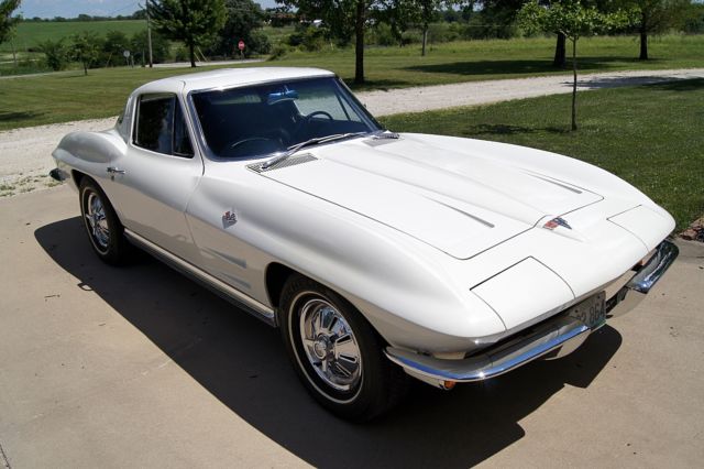 1964 White Chevrolet Corvette Coupe