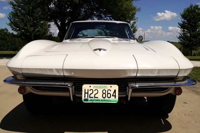 1964 White Chevrolet Corvette Coupe