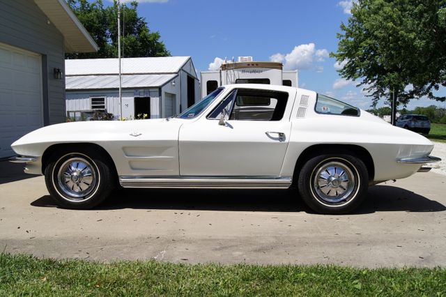 1964 White Chevrolet Corvette Coupe