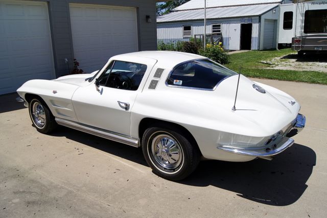 1964 White Chevrolet Corvette Coupe