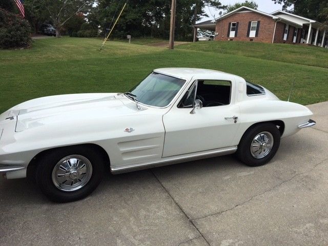 1964 White Chevrolet Corvette Coupe