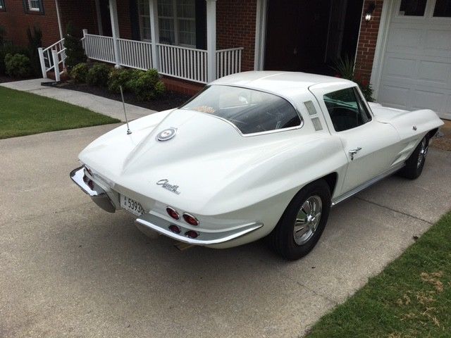 1964 White Chevrolet Corvette Coupe