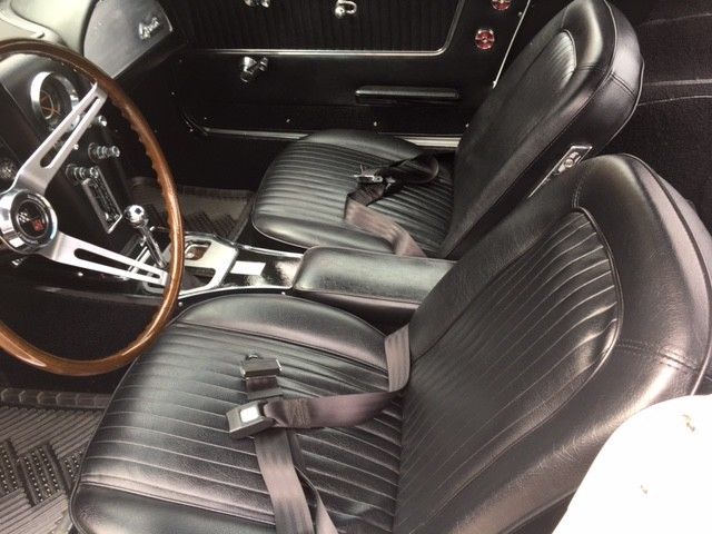 1964 White Chevrolet Corvette Coupe