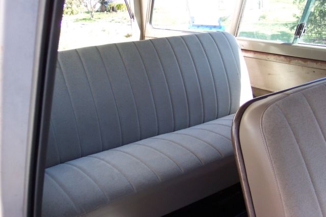 1964 primer Chevrolet Suburban