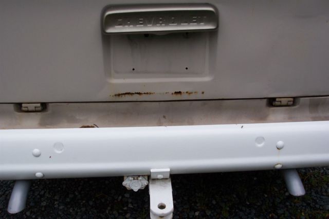 1964 primer Chevrolet Suburban