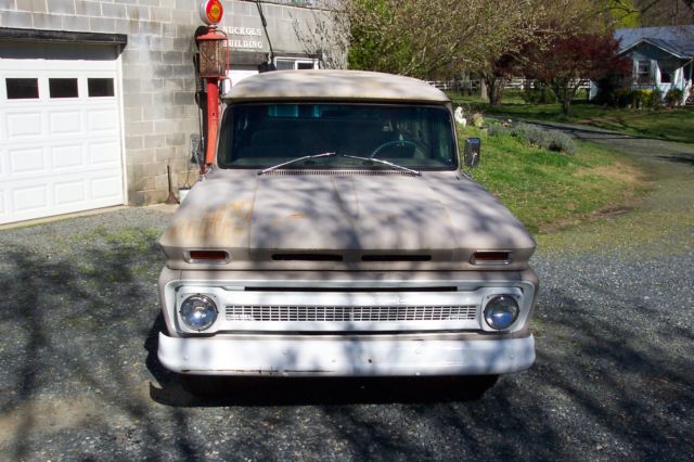 1964 primer Chevrolet Suburban