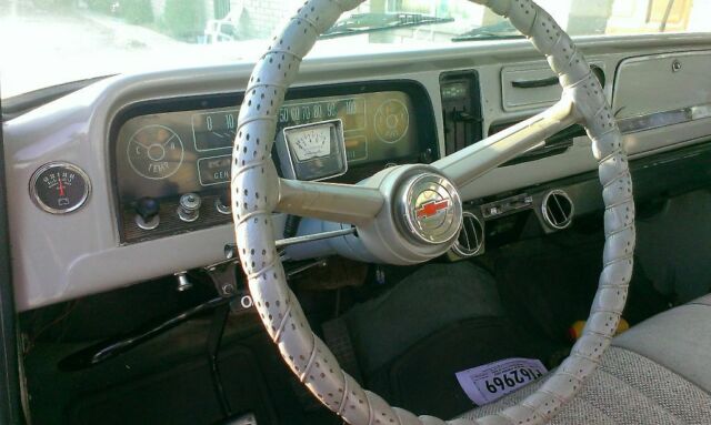 1964 White Chevrolet C-10 Fleetside pickup