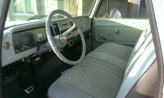 1964 White Chevrolet C-10 Fleetside pickup