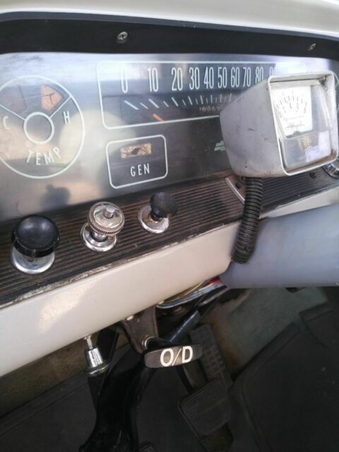 1964 White Chevrolet C-10 Fleetside pickup