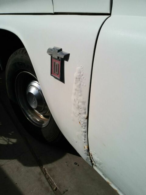 1964 White Chevrolet C-10 Fleetside pickup