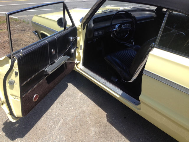 19640000 YELLOW Chevrolet Impala Convertible