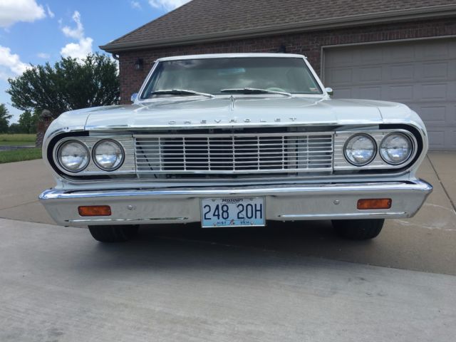 1964 White Chevrolet Chevelle 2dr Hard Top