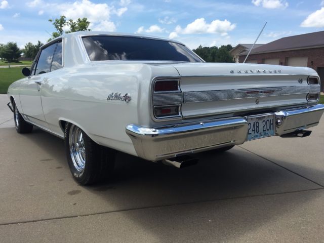 1964 White Chevrolet Chevelle 2dr Hard Top