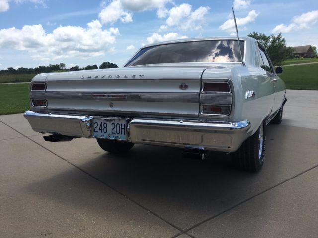 1964 White Chevrolet Chevelle 2dr Hard Top